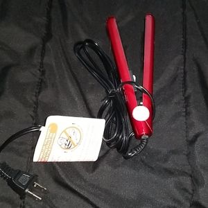 Mini travel straightener.